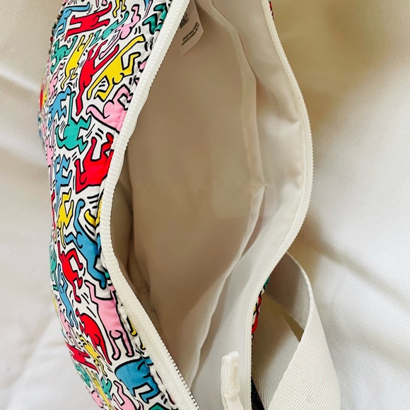 NWT Crescent Shoulder Bag - Picture 5 of 6